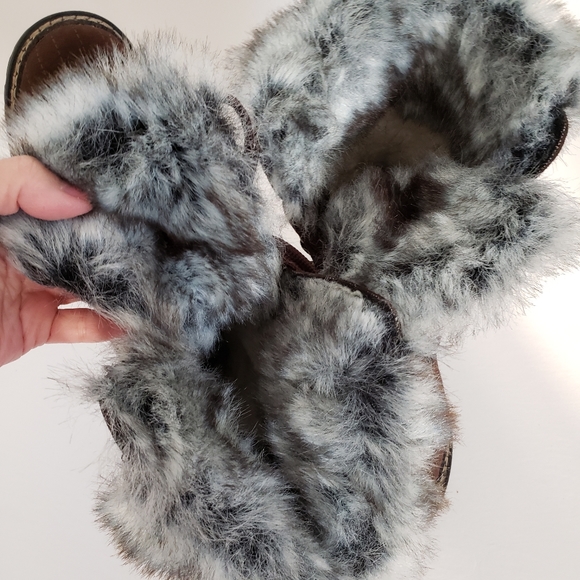 Vince Camuto Furry Brown Winter Boots - Soft Furry Lining - Picture 9 of 10